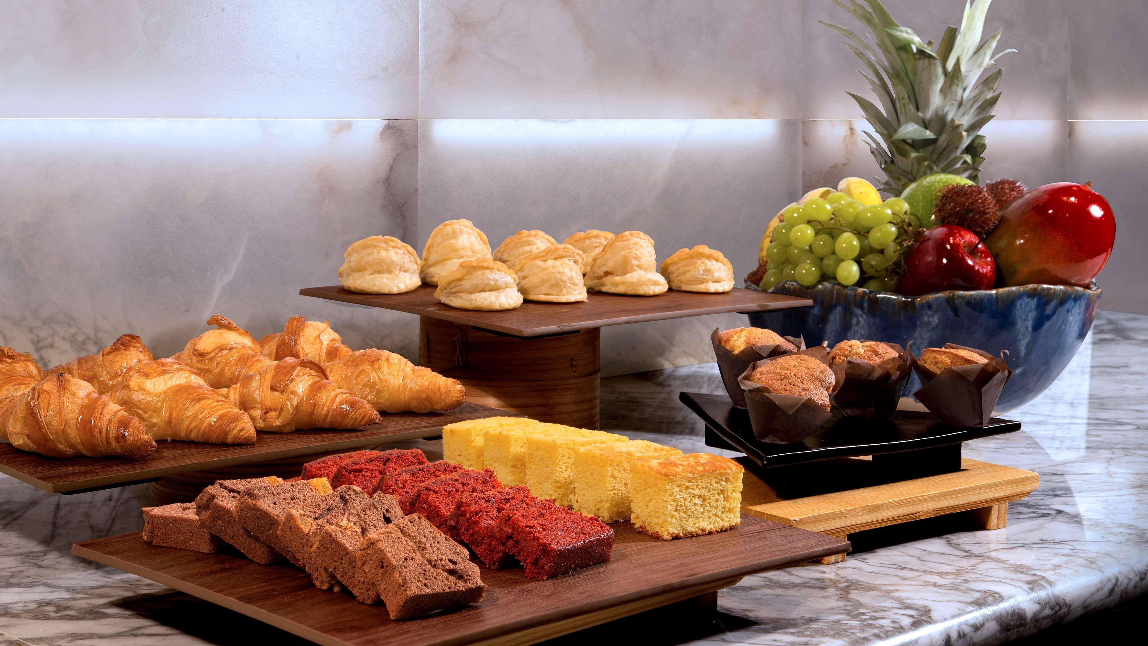 Doubletree By Hilton Madrid-Prado Hotel Exterior photo